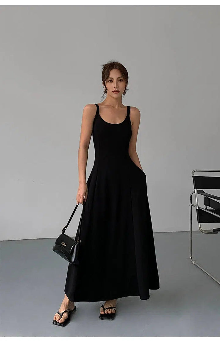 Black Fitted Sleeveless Dress