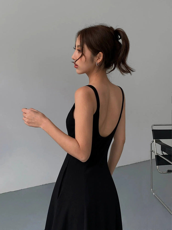 Black Fitted Sleeveless Dress