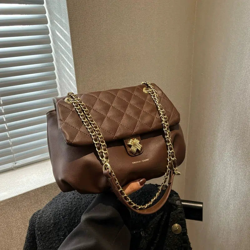 Clasp Closure Quilted Chain Shoulder Bag