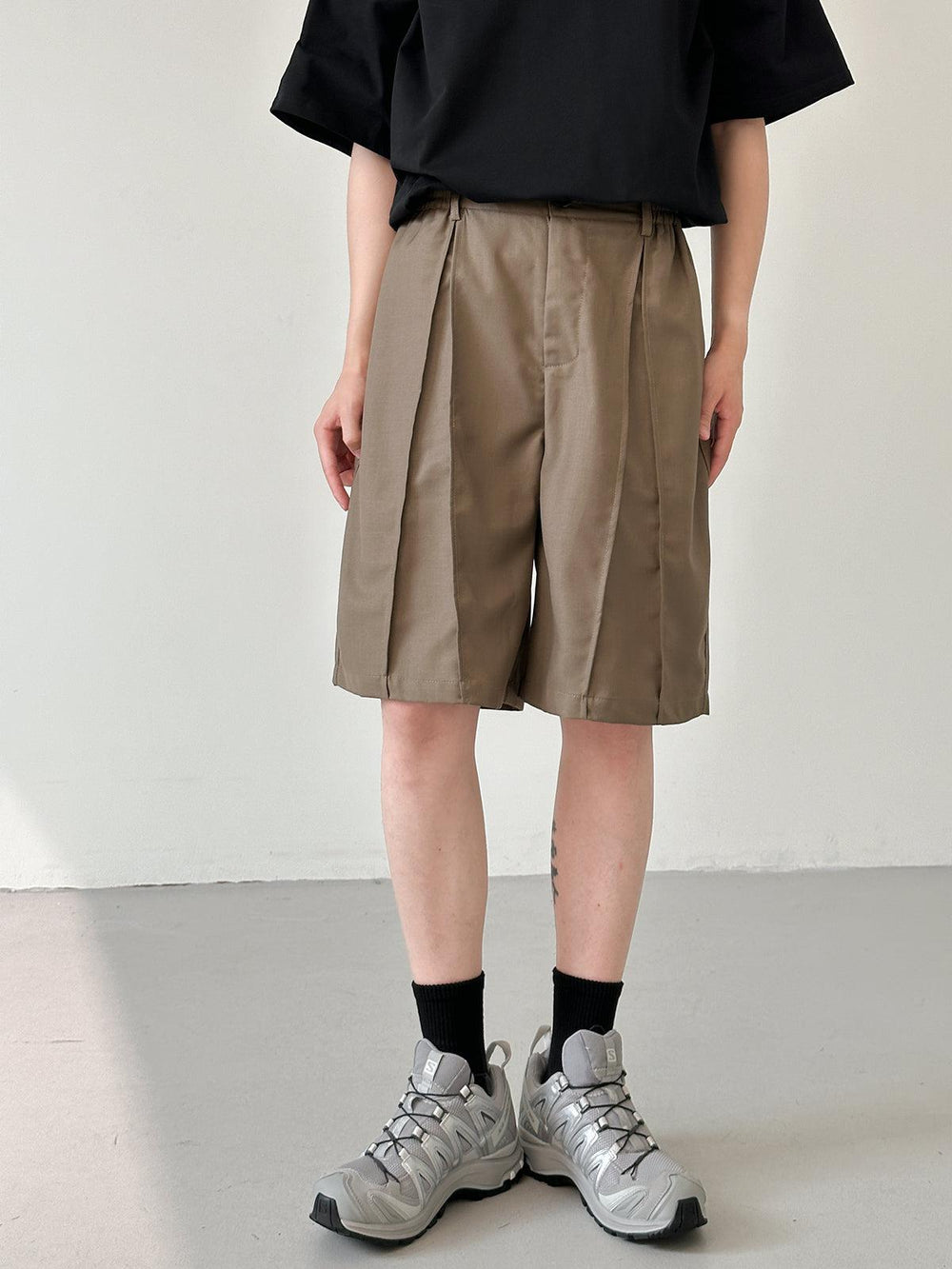 Elastic Waist Pleated Shorts