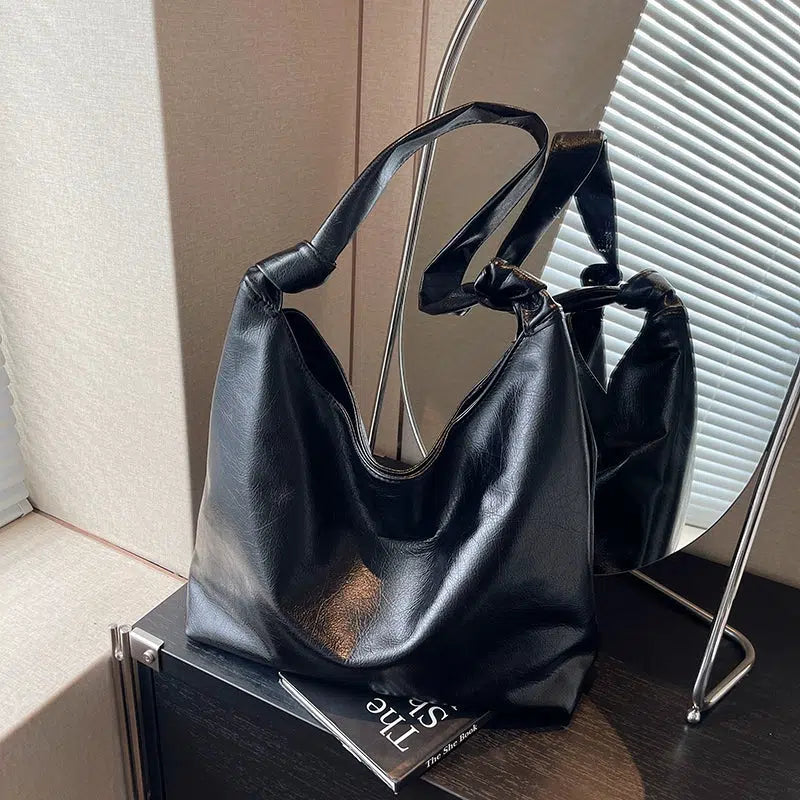 Elegant Leather Shoulder Bag