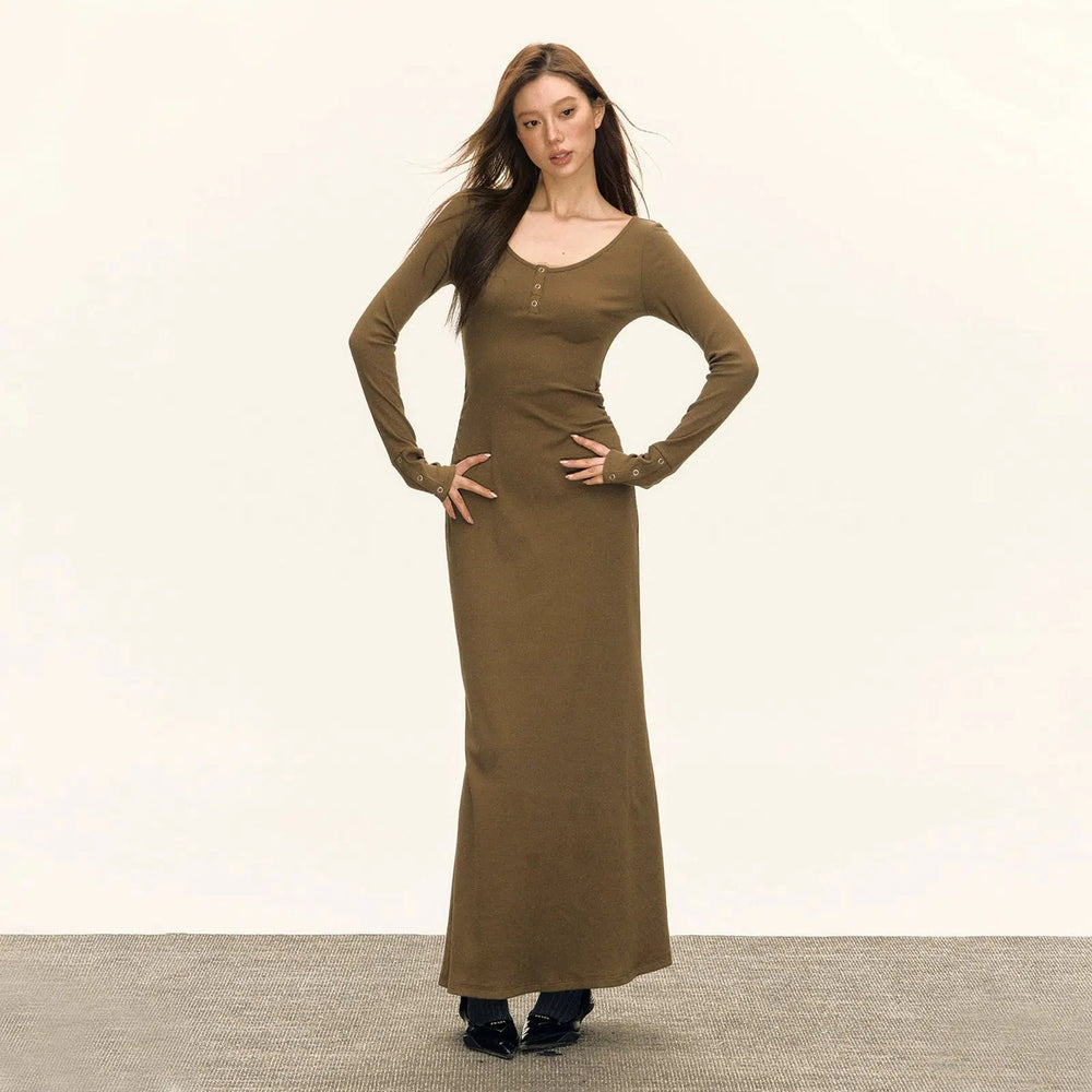 Elegant Long Sleeve Knit Maxi Dress with Scoop Neckline