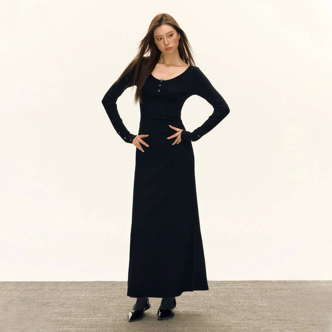 Elegant Long Sleeve Knit Maxi Dress with Scoop Neckline