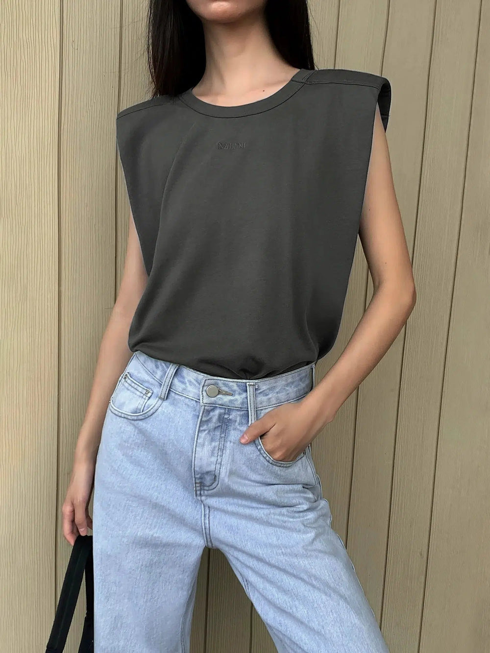 Loose Fit Sleeveless T-shirt