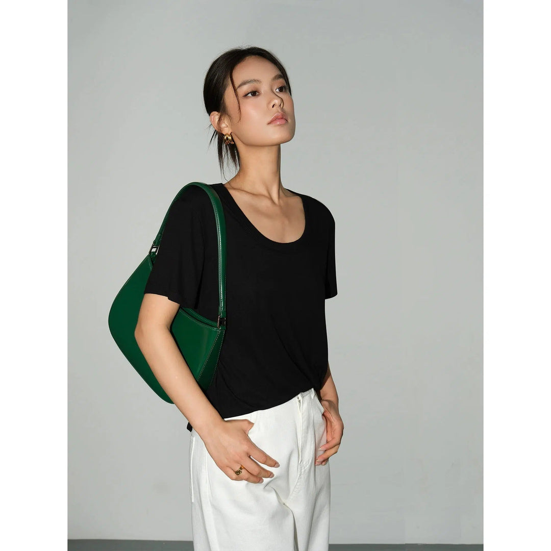 Loose U-neck T-shirt