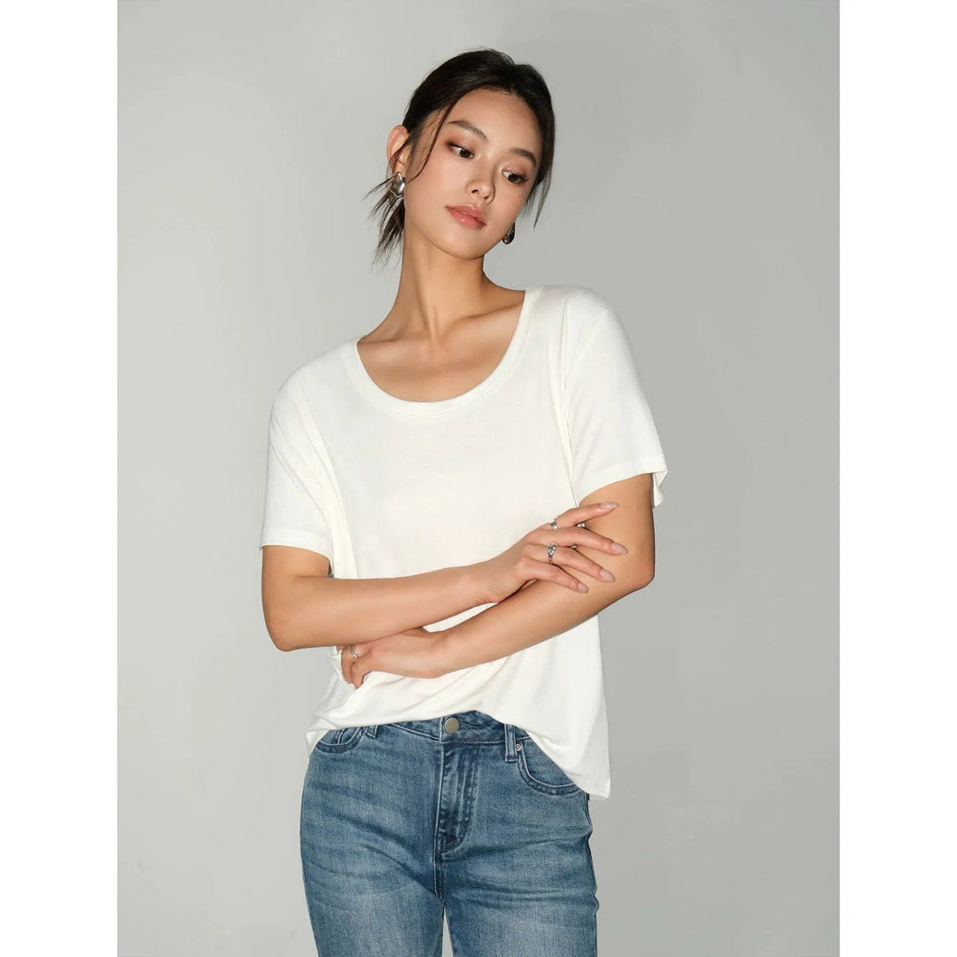 Loose U-neck T-shirt