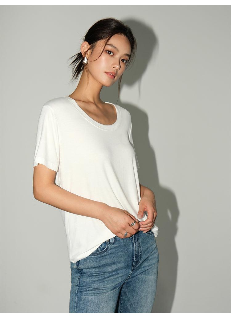 Loose U-neck T-shirt