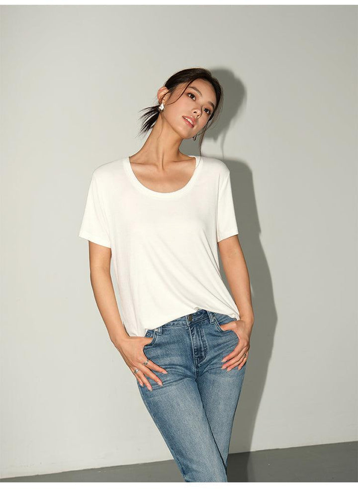 Loose U-neck T-shirt