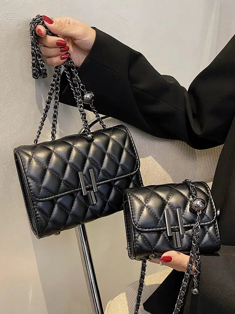 Quilted Crossbody Chain Bag