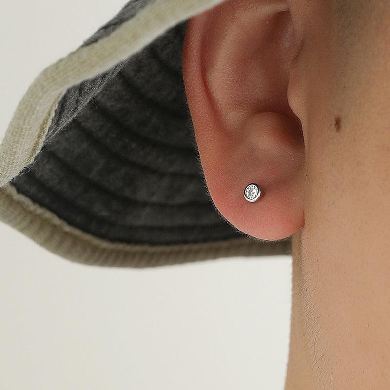 Round White Diamond Stud Earrings