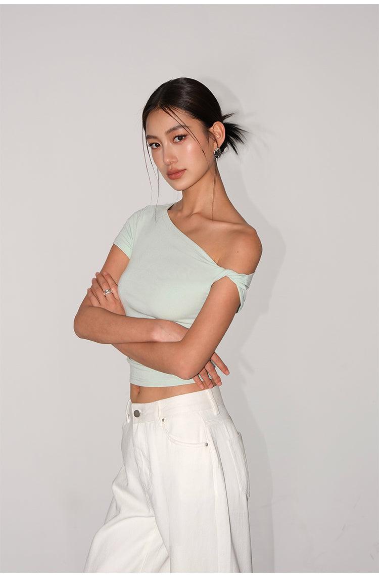 Short Off-shoulder T-shirt