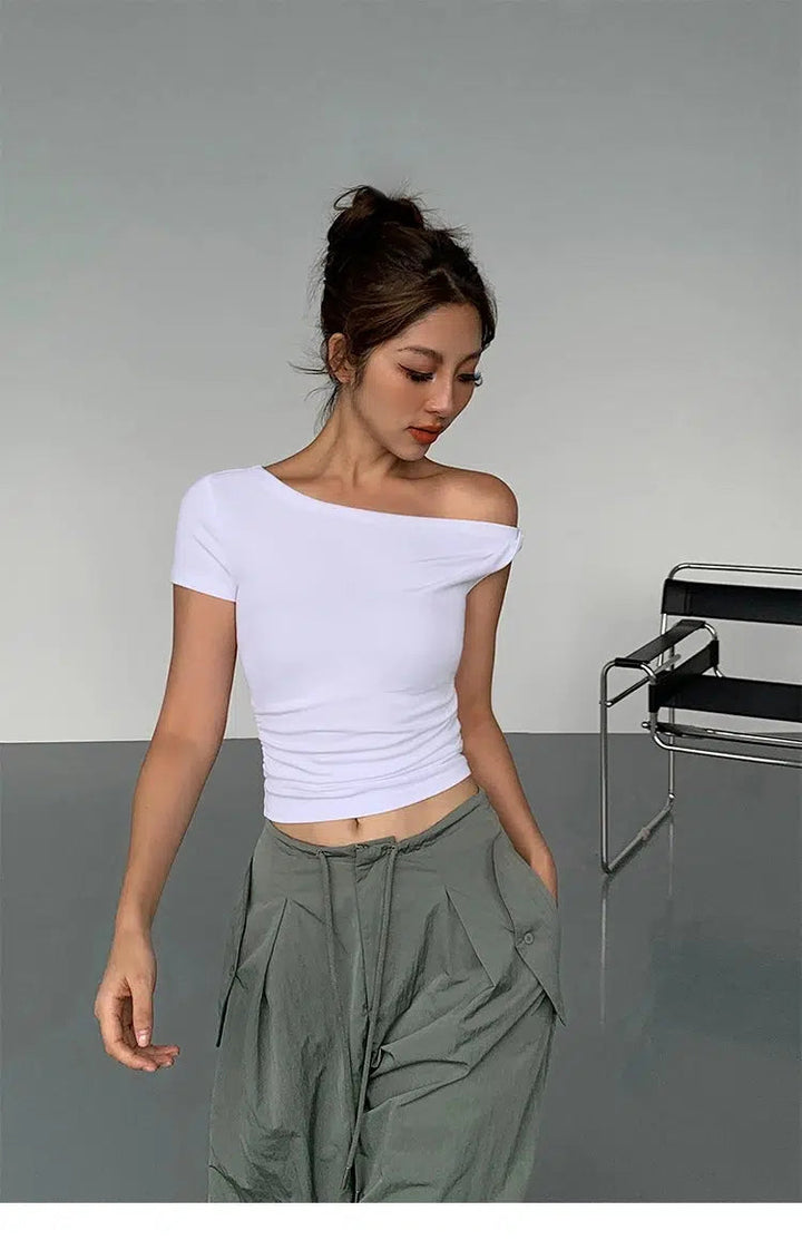 Short Off-shoulder T-shirt