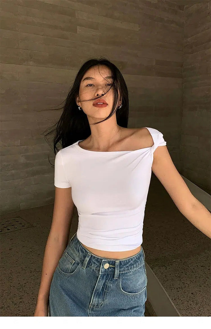 Short Off-shoulder T-shirt