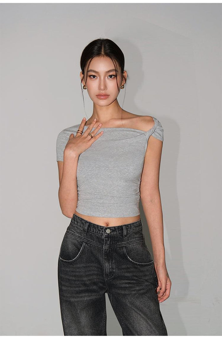 Short Off-shoulder T-shirt