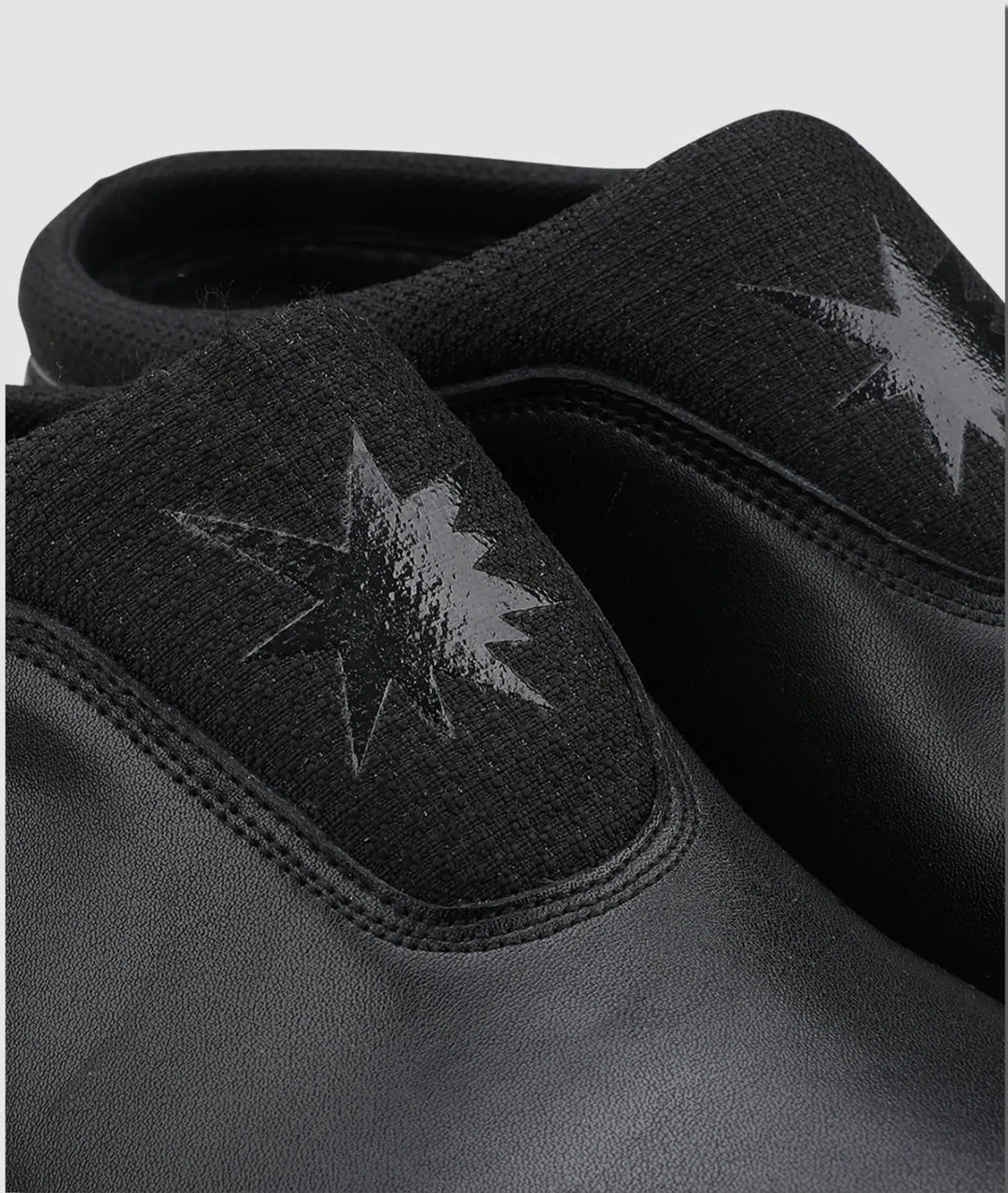 Thick-soled Slip-On Crocs with Star Design