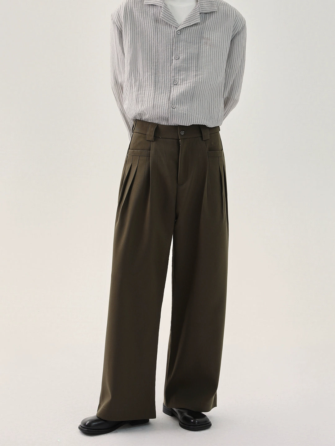 Loose-fit Wide-Leg Pleated Pants