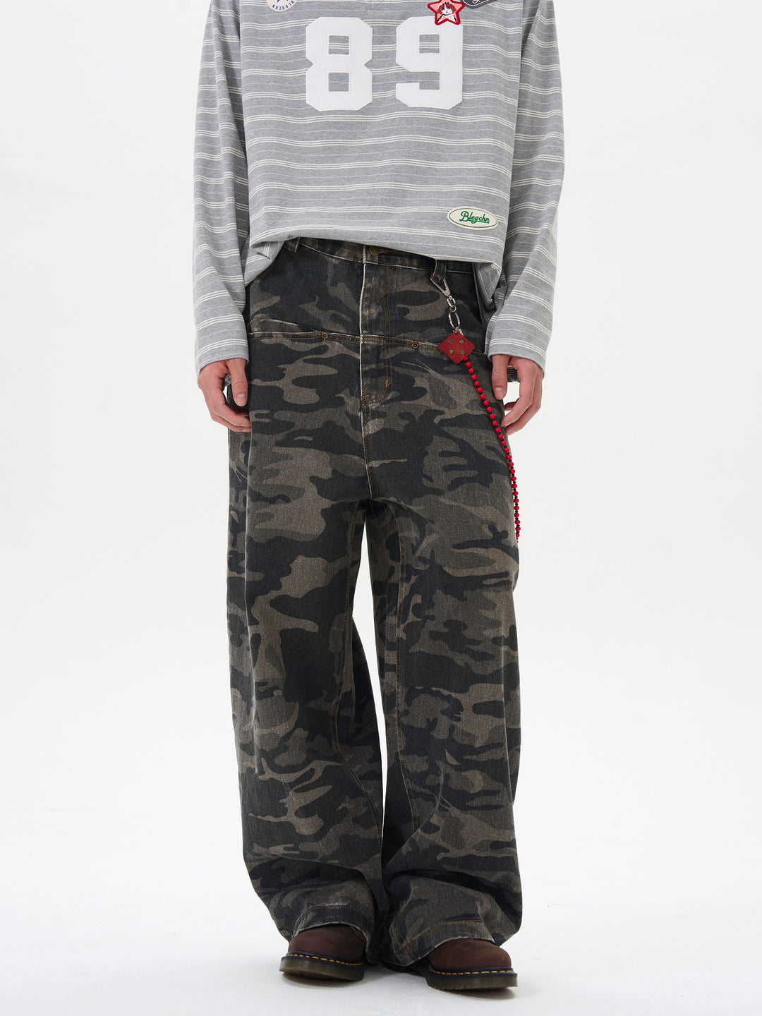 Pantalones de tirantes con diseño de camuflaje 