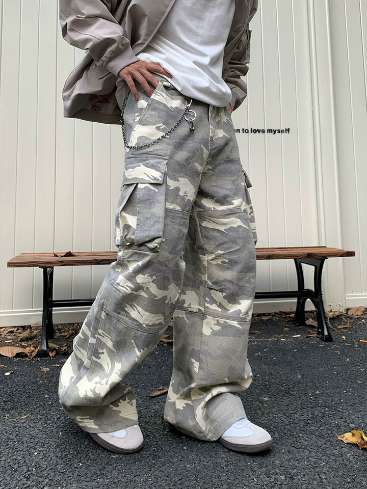 Pantaloni casual larghi in camouflage 