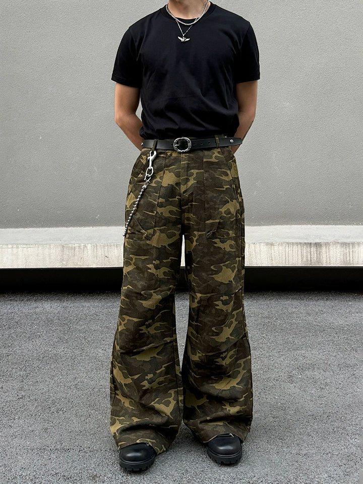 Camouflage Wide-Leg Pleated Pants