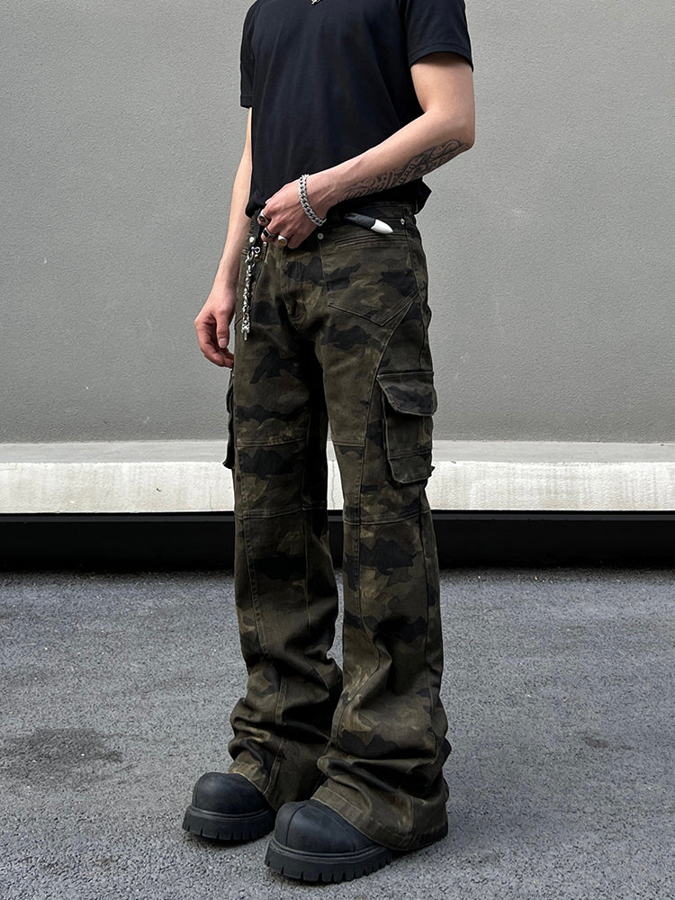 Camo Cargo Flared Slim Pants