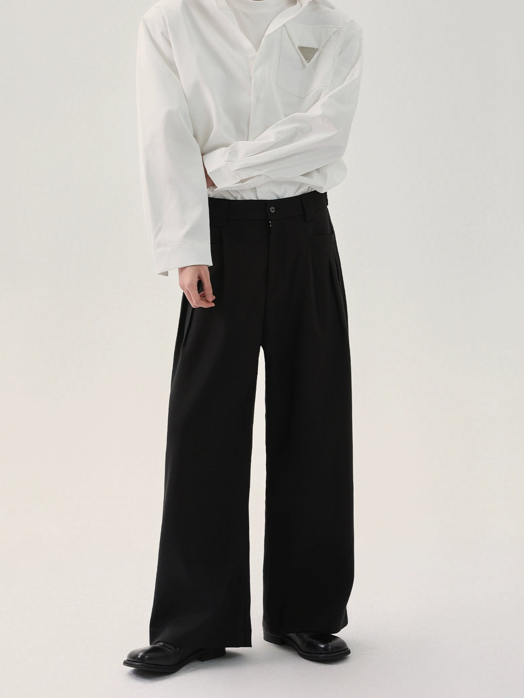 Loose-fit Wide-Leg Pleated Pants