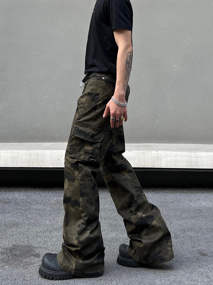 Camo Cargo Flared Slim Pants