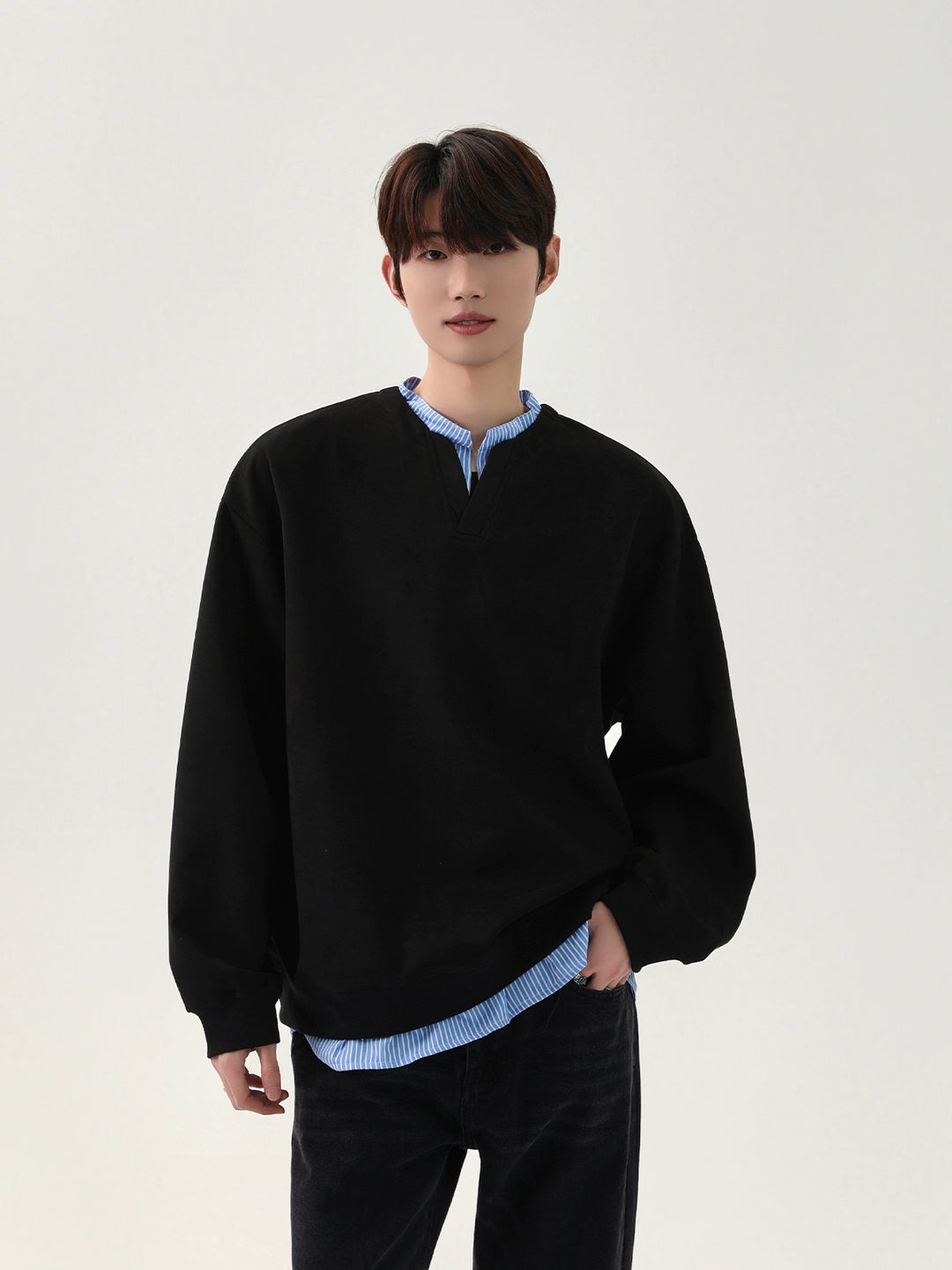 Loose-fit V-Neck Pullover