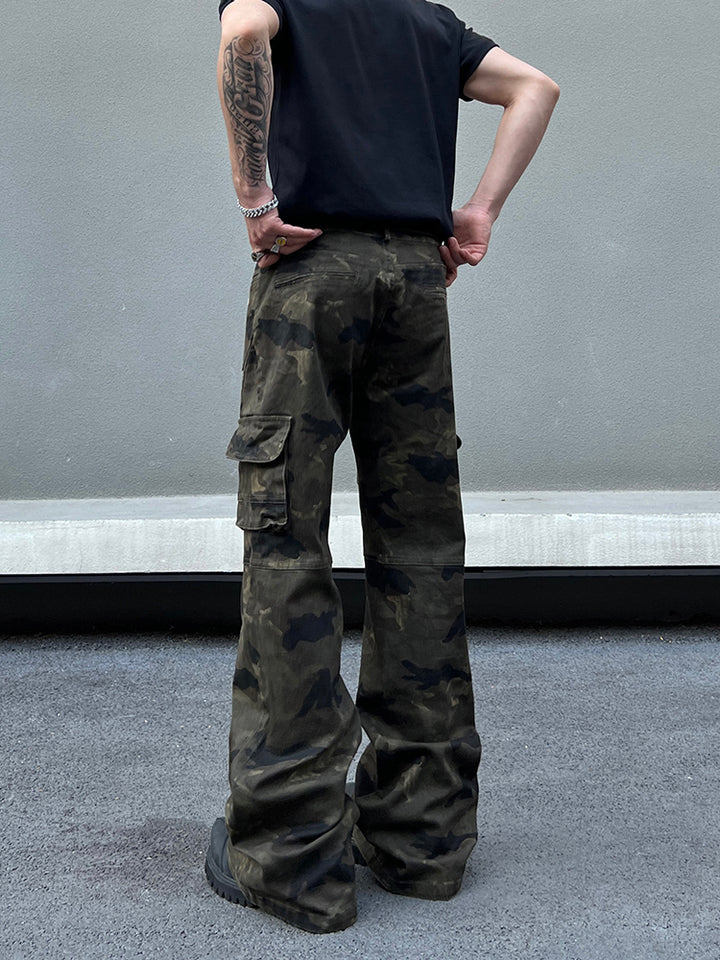 Camo Cargo Flared Slim Pants