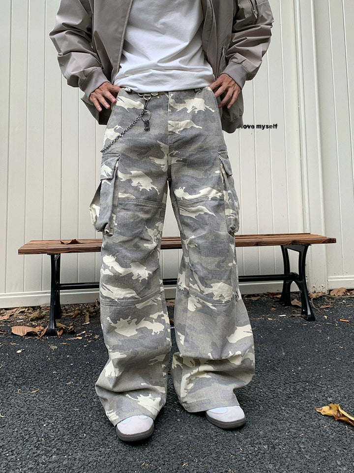 Pantaloni casual larghi in camouflage 