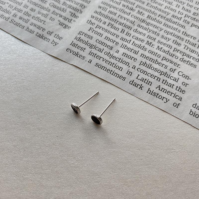 Black Round Ear Studs