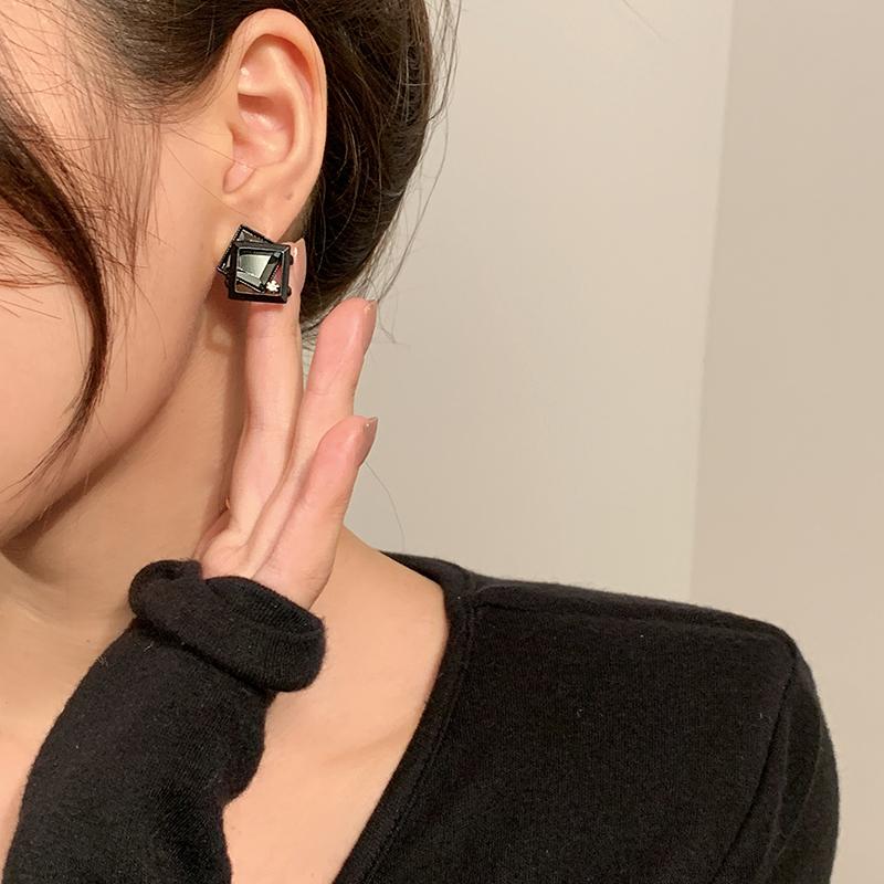 Exquisite Black Earrings