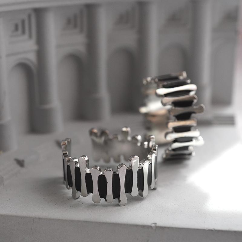 Fence Irregular Striped Ring