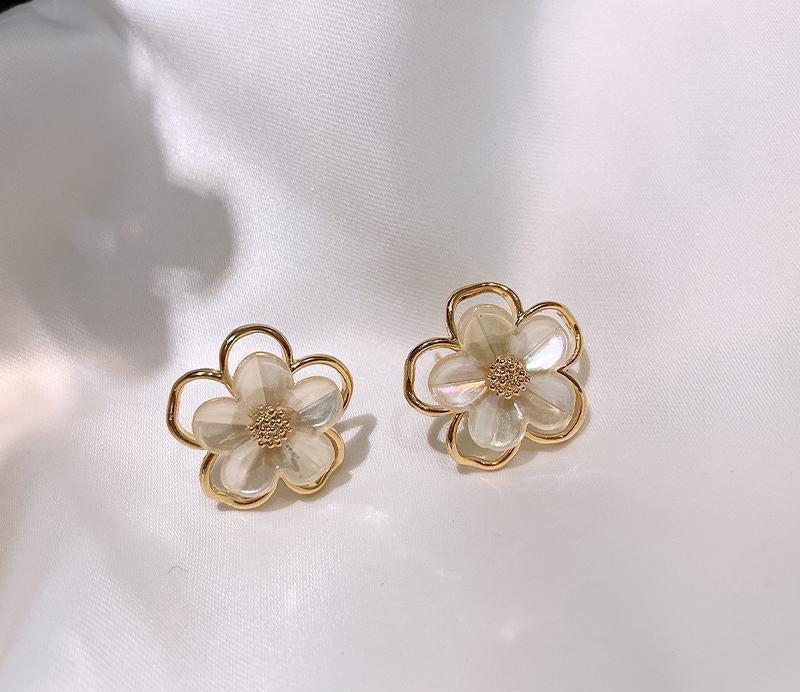 Golden Hollow Flower Earrings