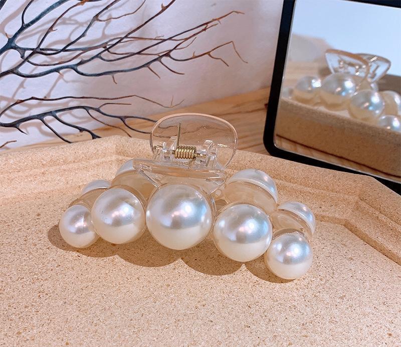 Pearl Hair Claw Clip