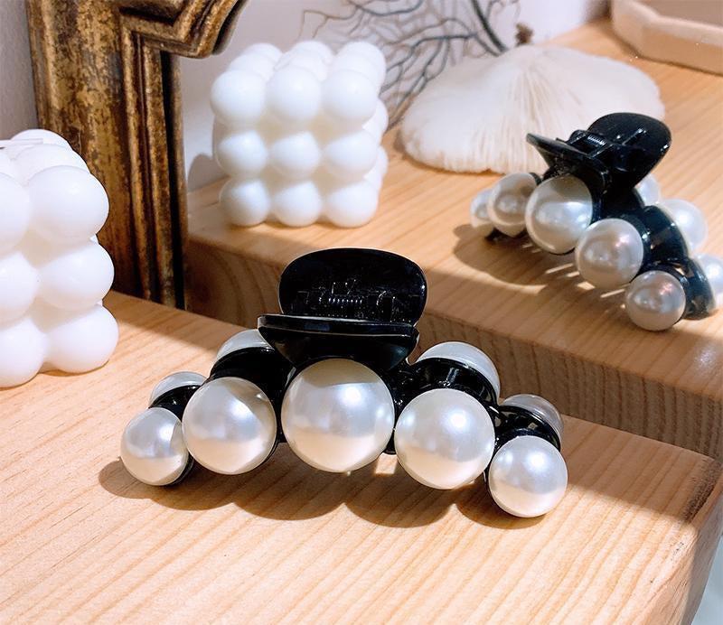 Pearl Hair Claw Clip