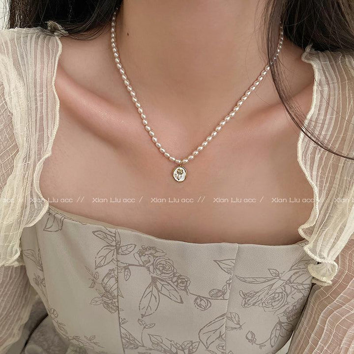 Pearl Necklace With Flowers