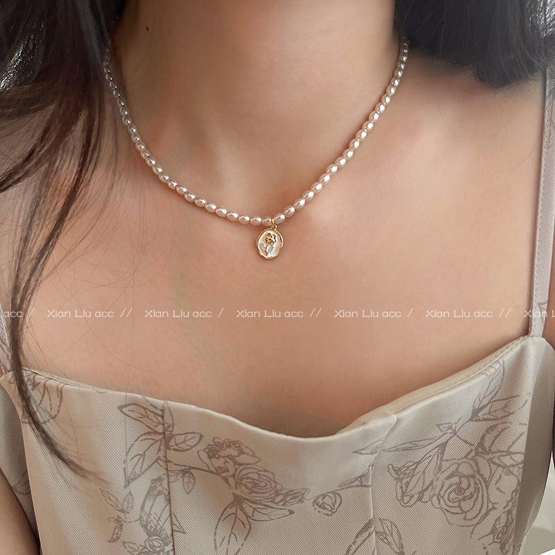 Pearl Necklace With Flowers